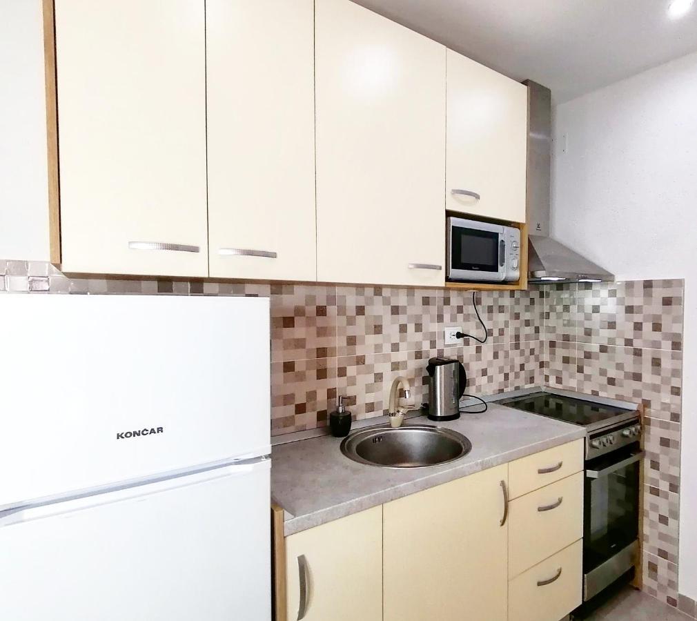Apartmani Buljubasic Baška Voda Exteriör bild